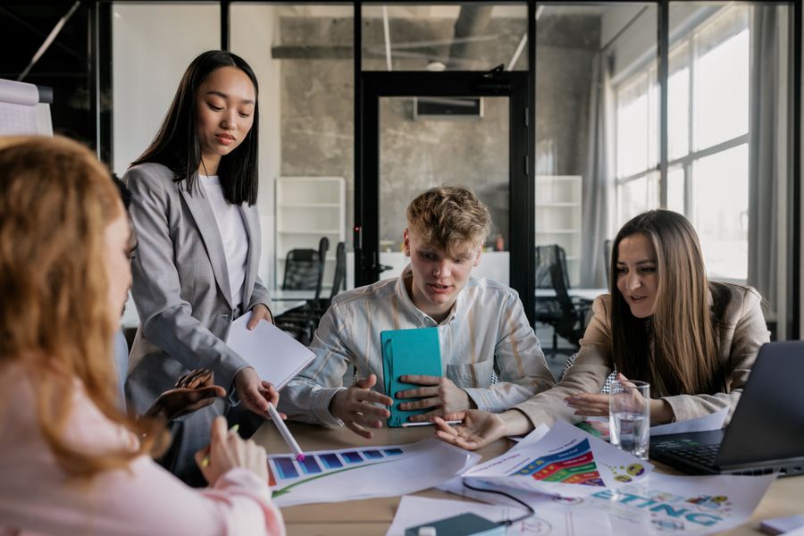 A growing SMB team working from one shared, always-current pipeline